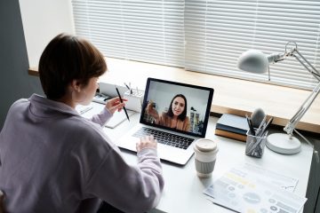 Talking to customer via video link